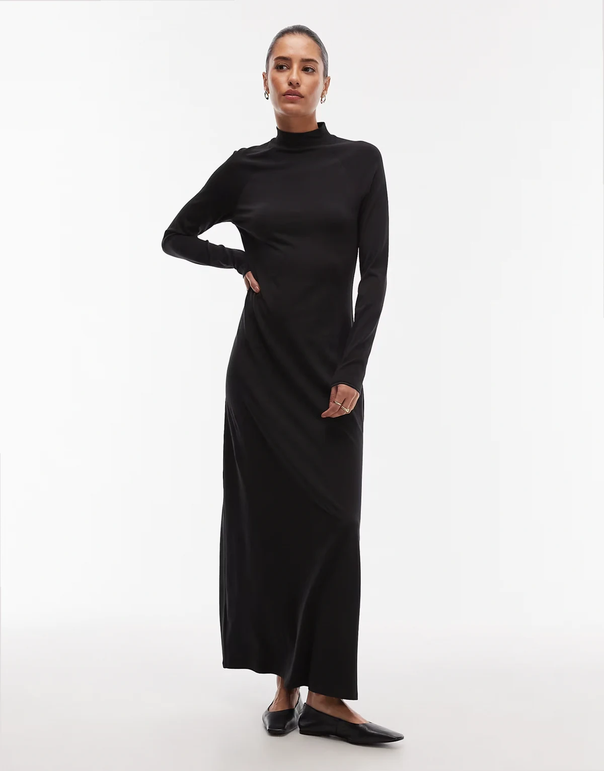 – Weiches, langärmliges Maxikleid in Schwarz
