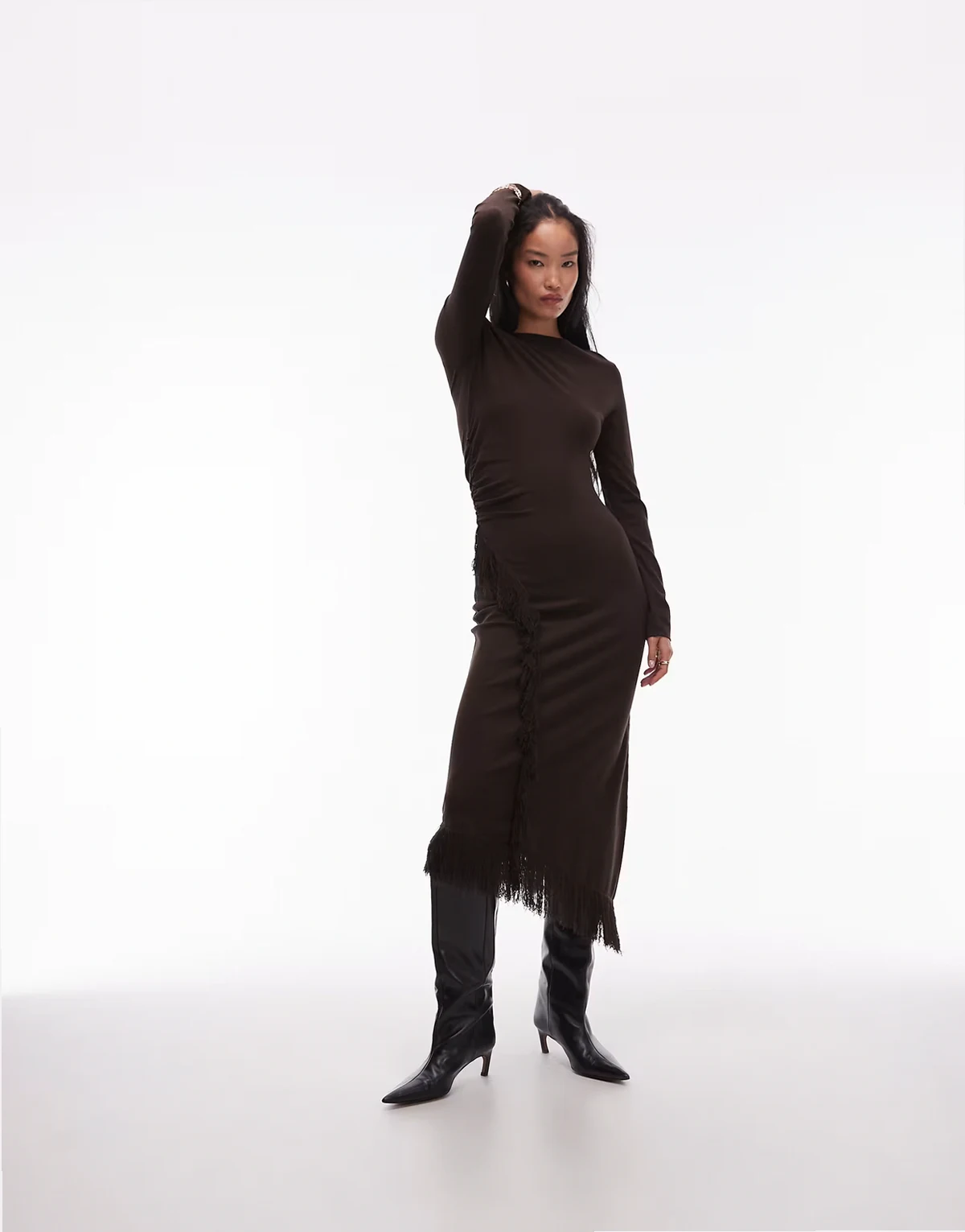 – Midaxi-Kleid in Dunkelbraun mit asymmetrischem Fransen-Saum
