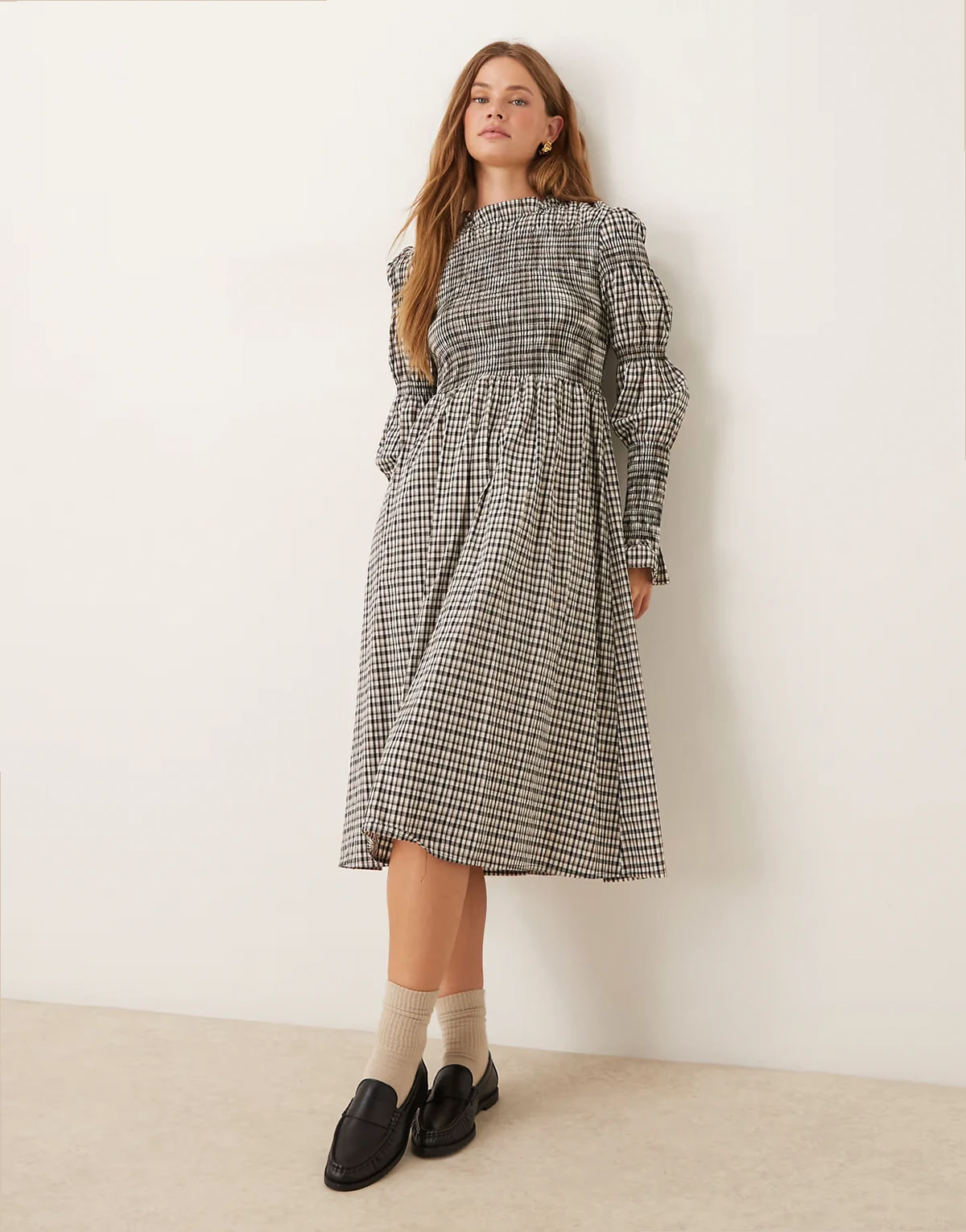 – Langärmliges Midikleid in Beige kariert mit Raffung
