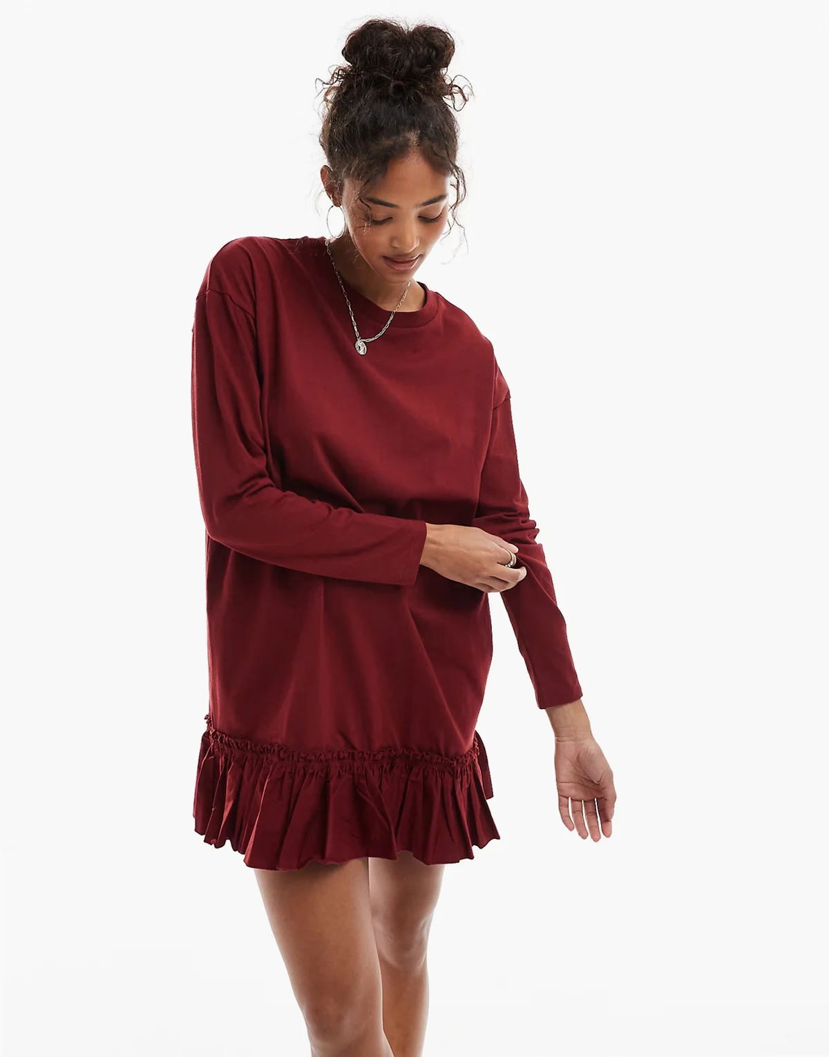 – Langärmliges Freizeitkleid aus Popeline in Burgunderrot mit Rüschendetail