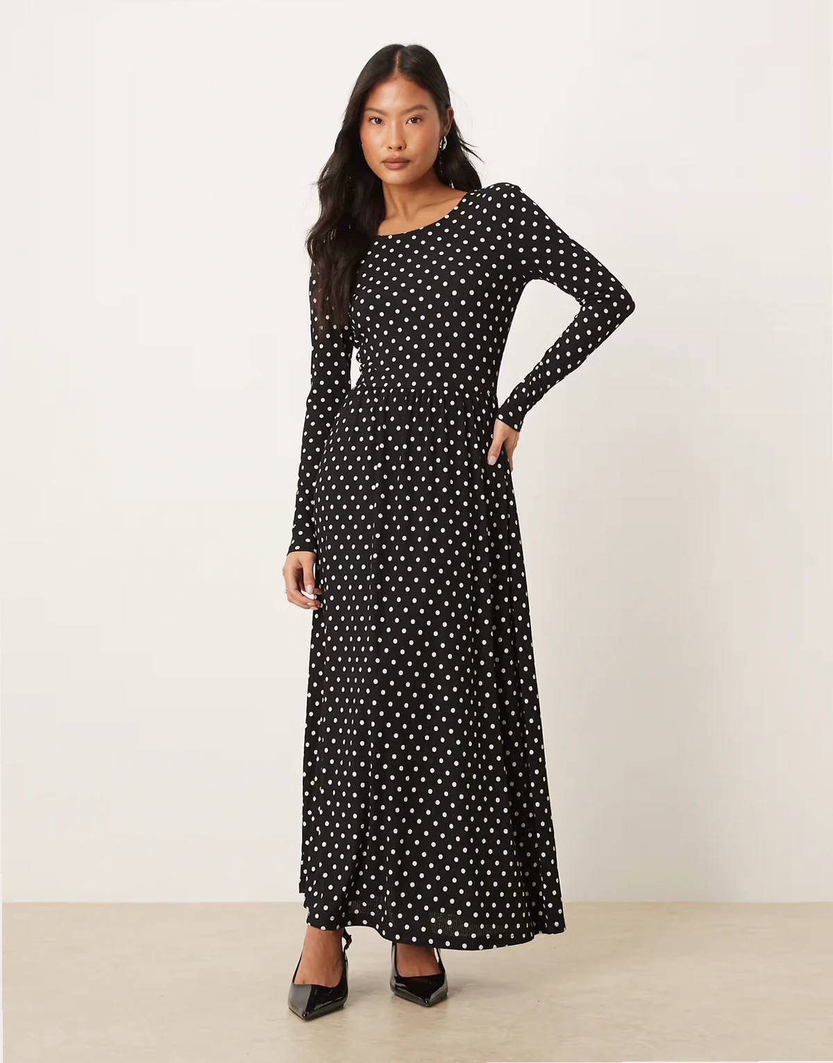 – Maxikleid in Schwarz mit Polka Dots