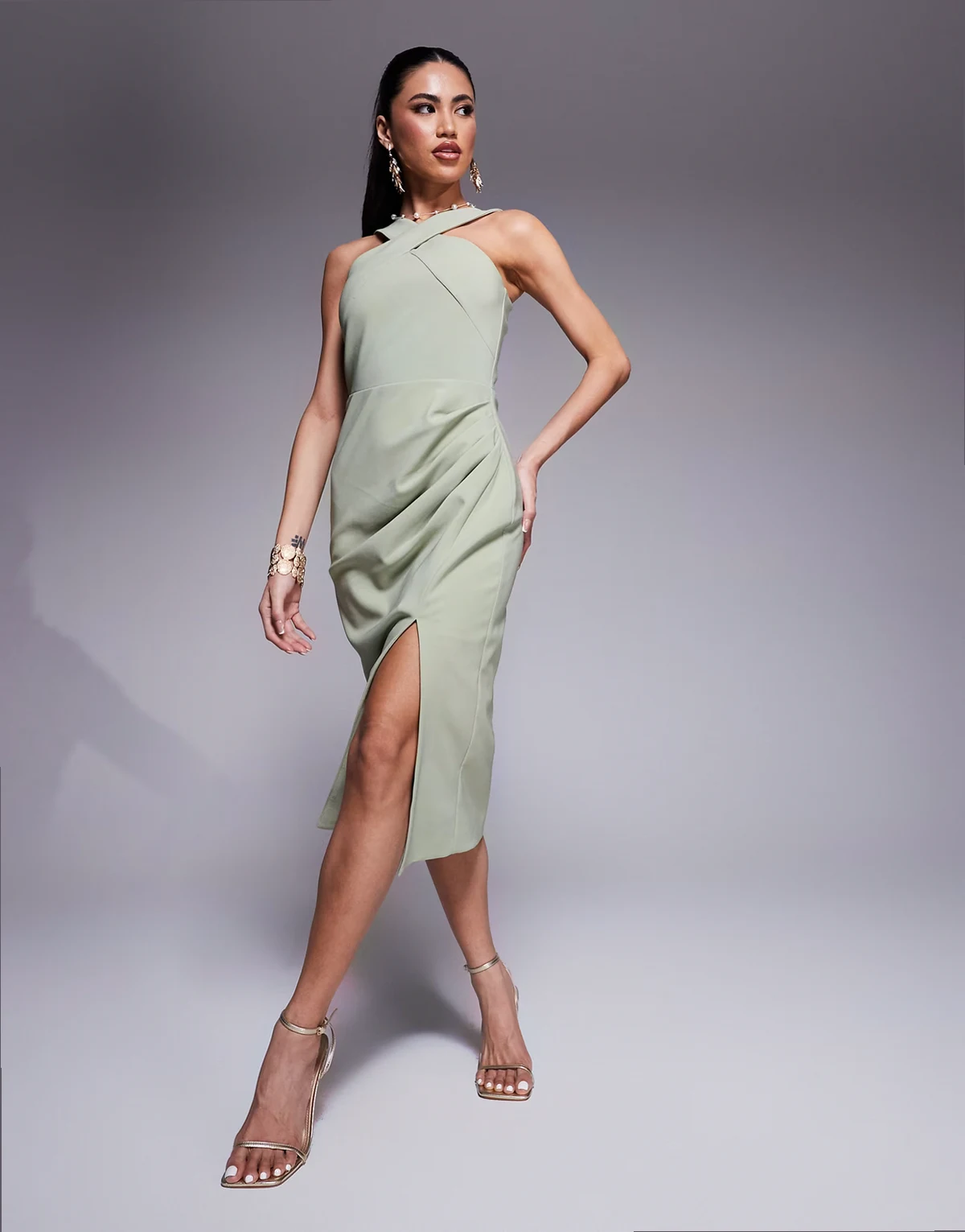 – Neckholder-Midikleid in Salbeigrün