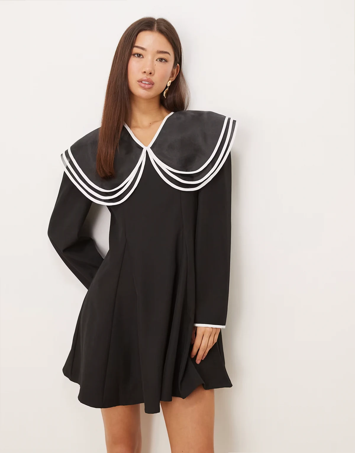contrast layered oversized collar mini dress in black