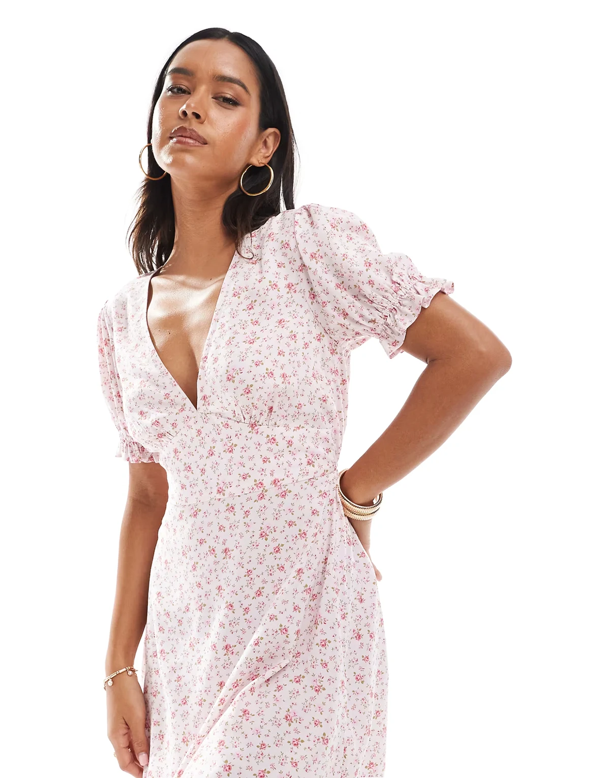 – Kurzes, gesponnenes Freizeitkleid mit rosa Blümchenmuster und V-Ausschnitt