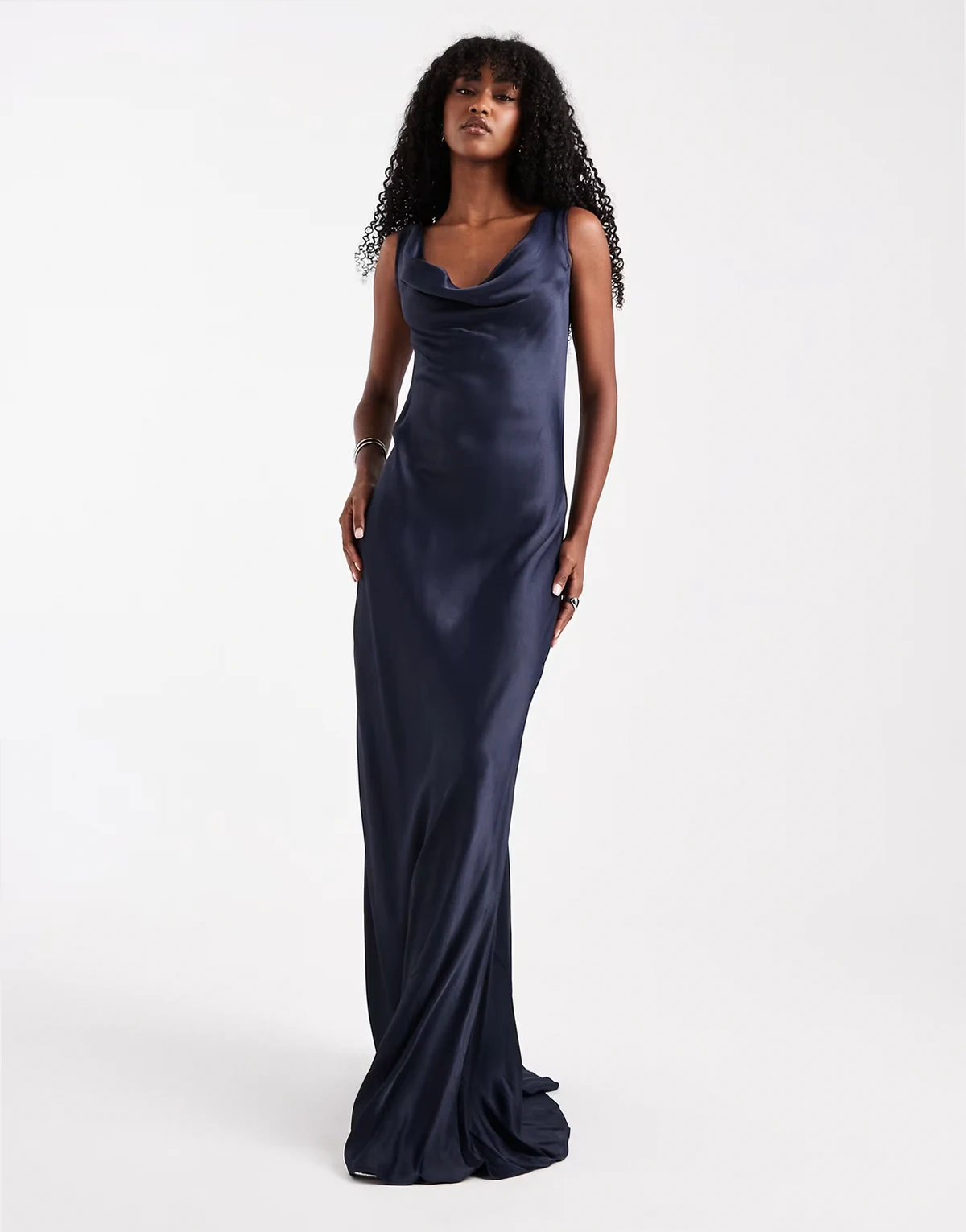 – Bridesmaid – Maxikleid in Marineblau mit Wasserfallausschnitt