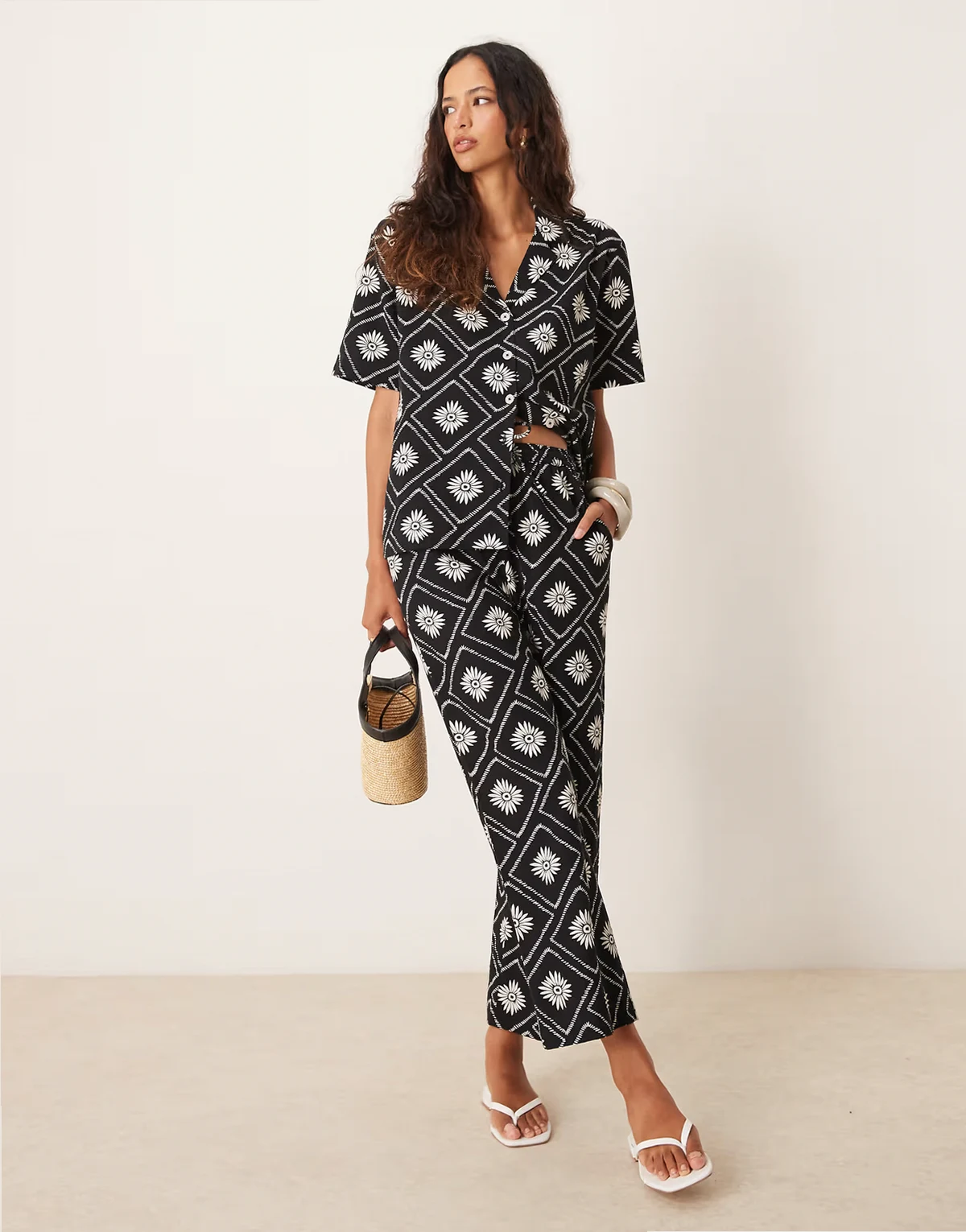 tile print beach set in black and white