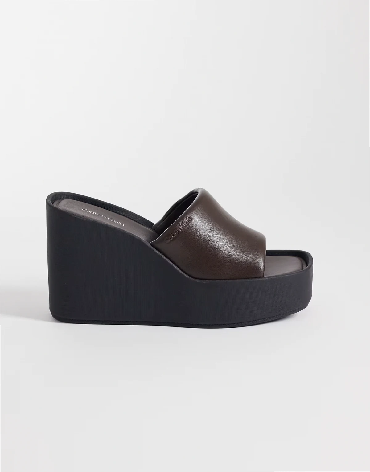 Jeans – Leder-Mules in Braun mit Keilabsatz