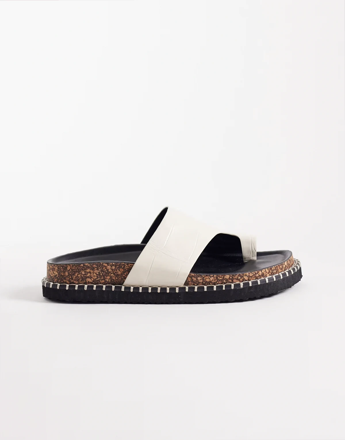 – Floris – Flache Sandalen in Kroko-Wollweiß mit Zehenschlaufe