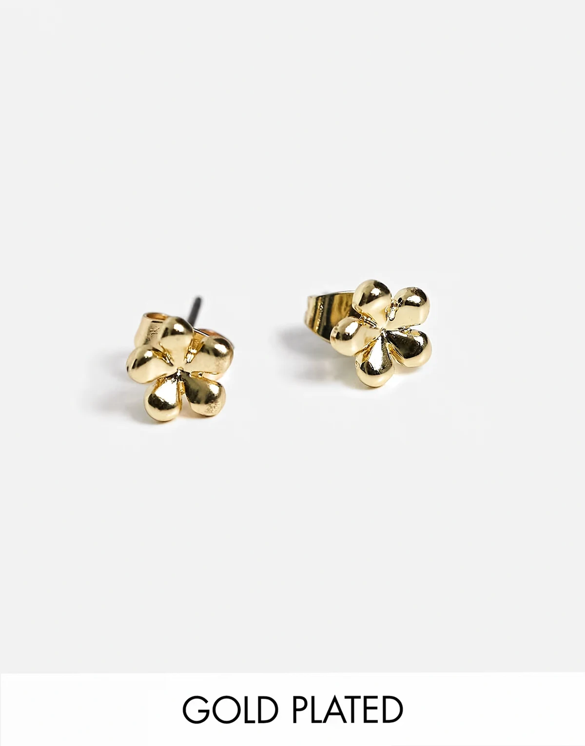 – Kolczyki wkrętki w kształcie kwiatu platerowane 18-karatowym złotem