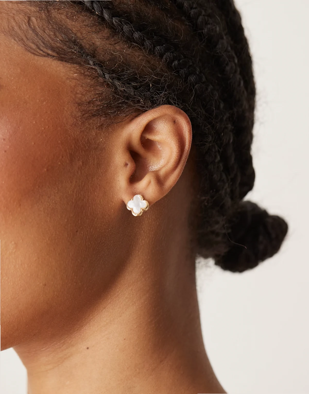 clover stud earrings in white and gold