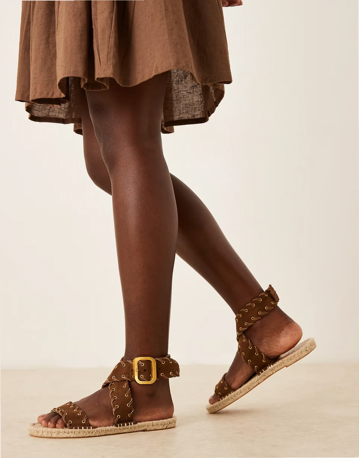 Wide Fit – Jazzie – Brązowe sandały espadryle