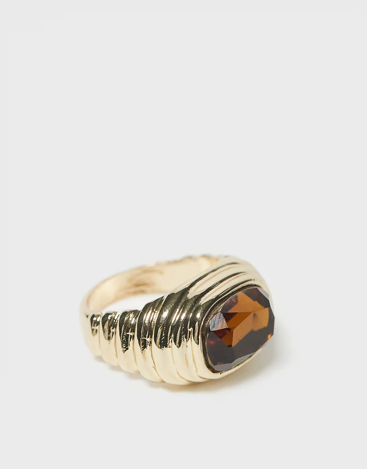 – Ausgefallener Ring in Goldoptik