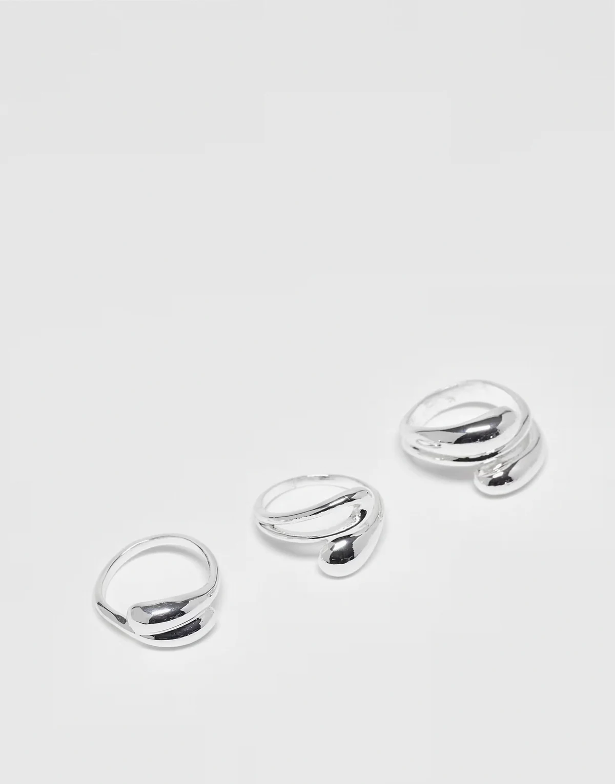 – Ringe im Multipack mit breitem, welligen Design und Silber-Optik