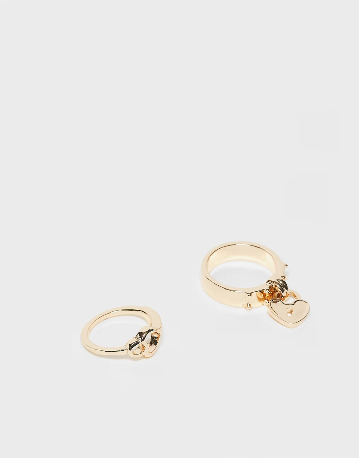 – 2er-Pack goldfarbene Ringe mit Medaillon