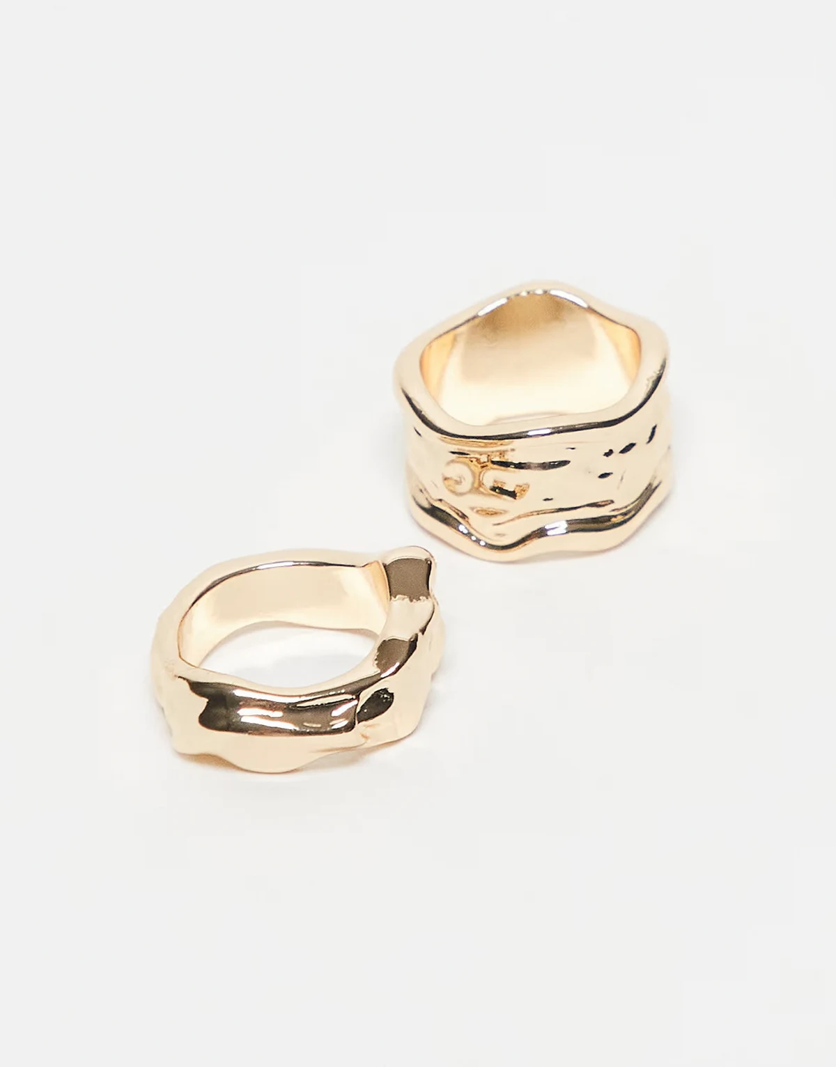 ASOS DESIGN Curve – 2er-Pack goldfarbene Ringe mit geschmolzenem Design