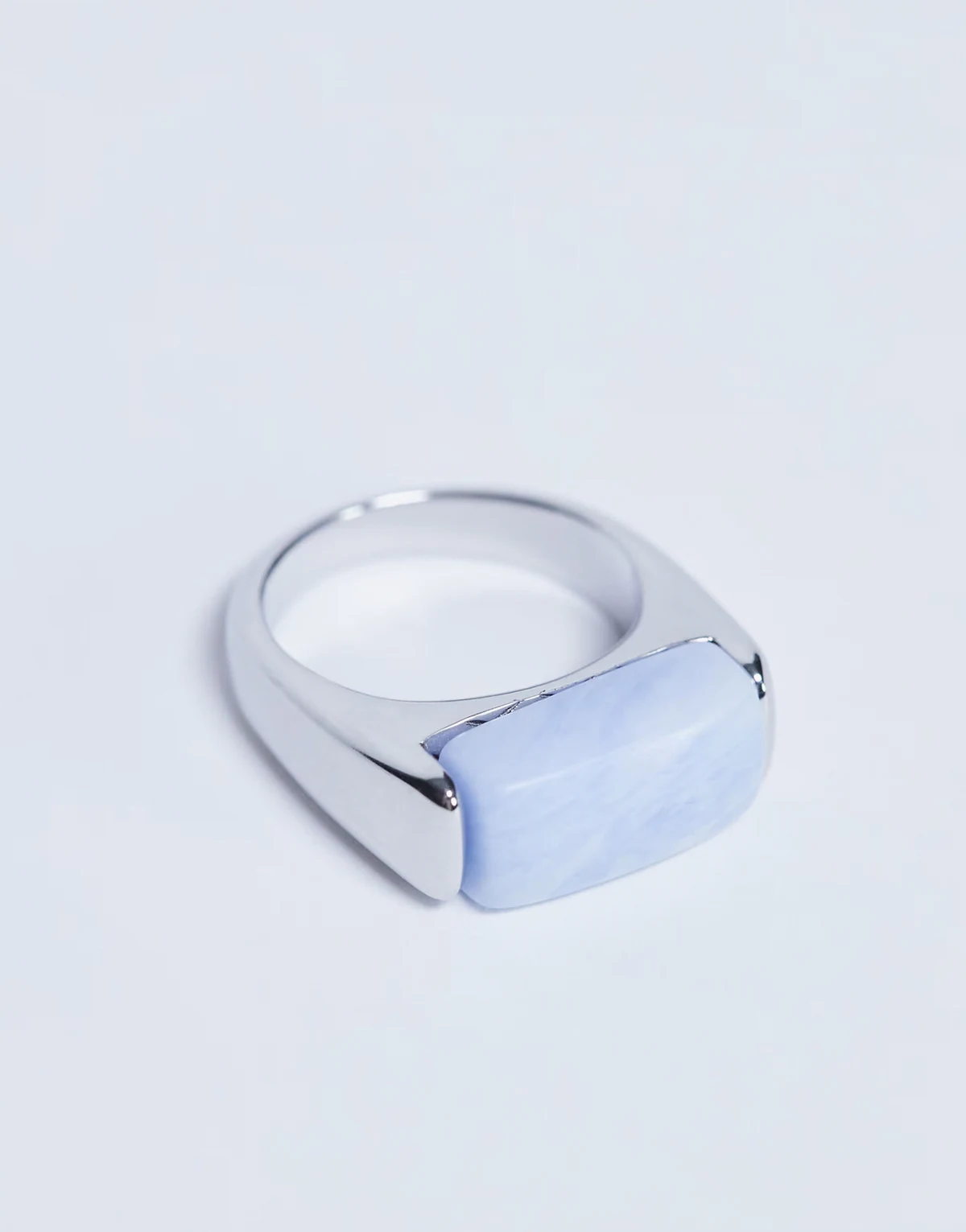 – Raquel – Silberfarbener Ring aus Edelstahl mit blauem Schmuckstein