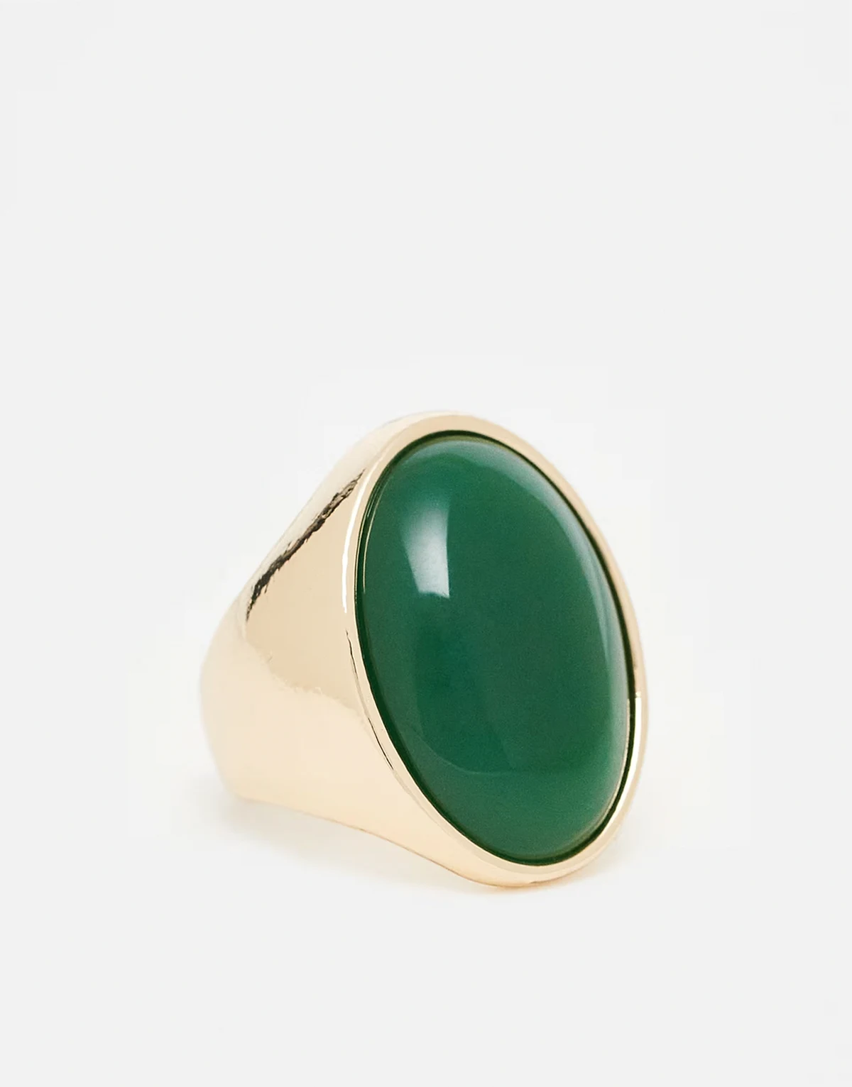 – Ring in Goldoptik mit grünem Oversize-Kunststein