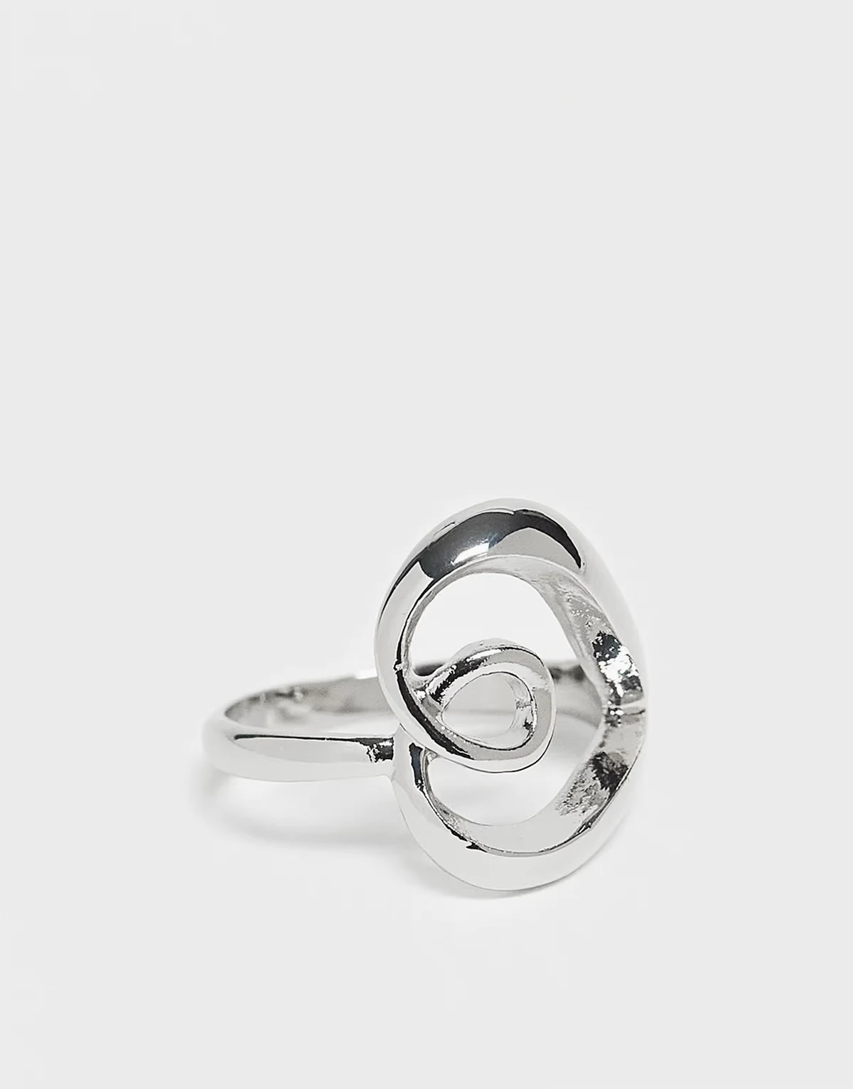 ASOS DESIGN Curve – Ring in Silberoptik mit großem Herz-Design