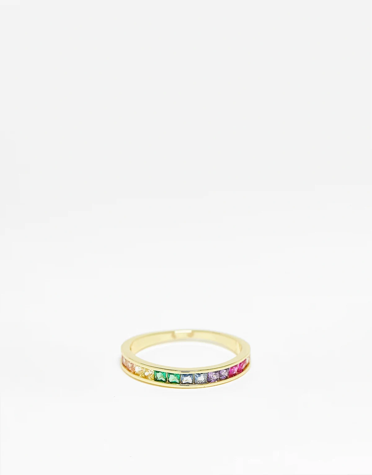– Stapelring mit 18-Karat Vergoldung und regenbogenfarbenen Ziersteinen