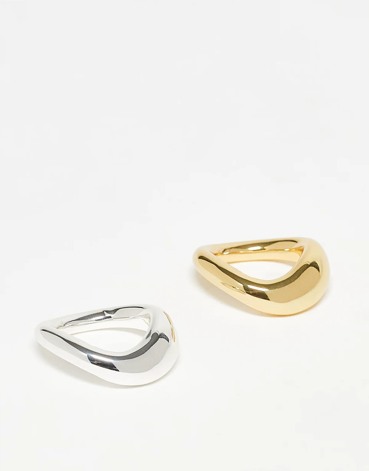 – Wellenförmige Ringe in Silber- und Gold-Optik im 2er-Pack