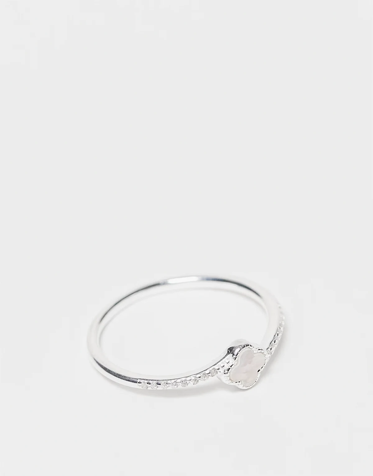 clover ring in silver pearl