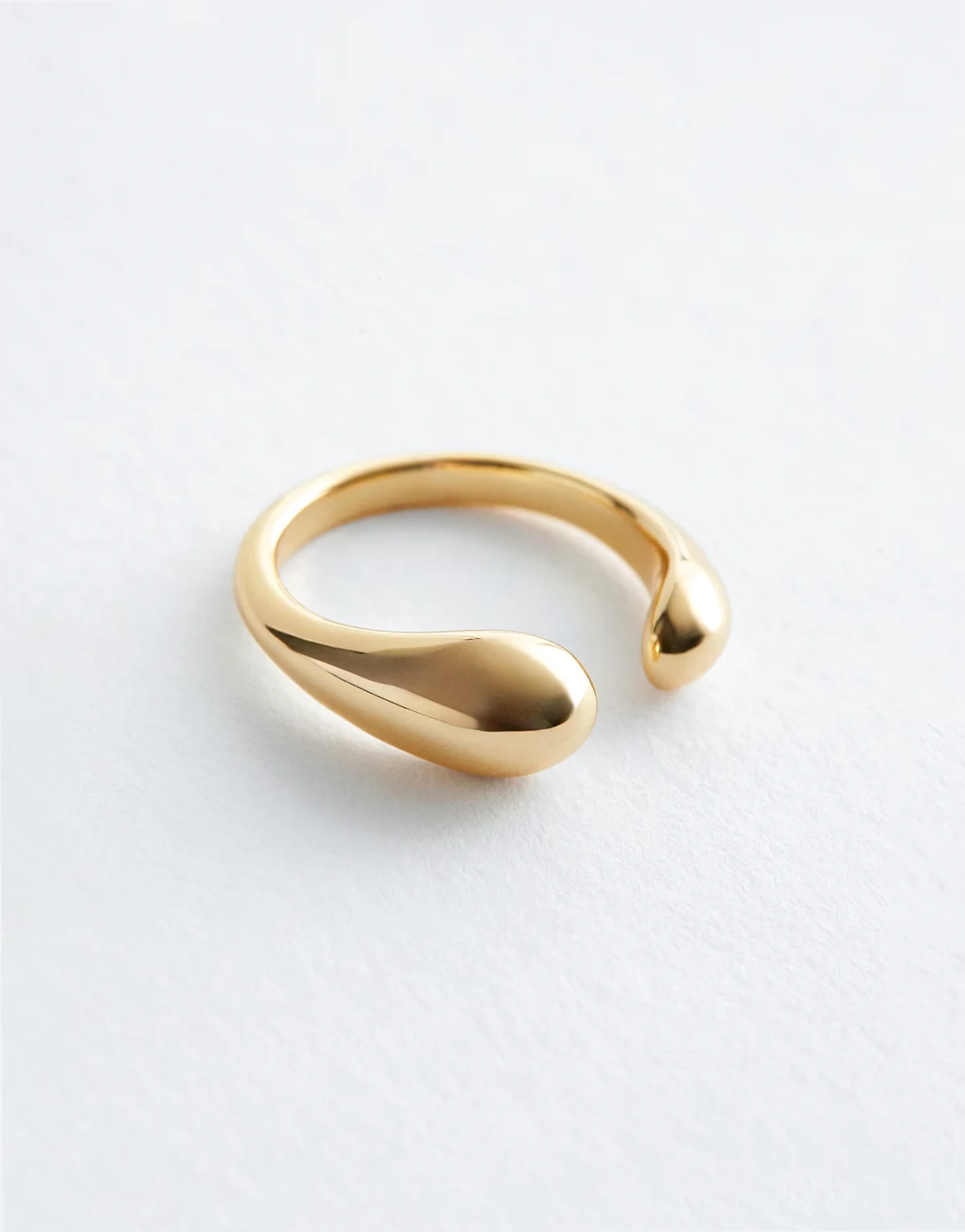 – Goldfarbener, klobiger Ring