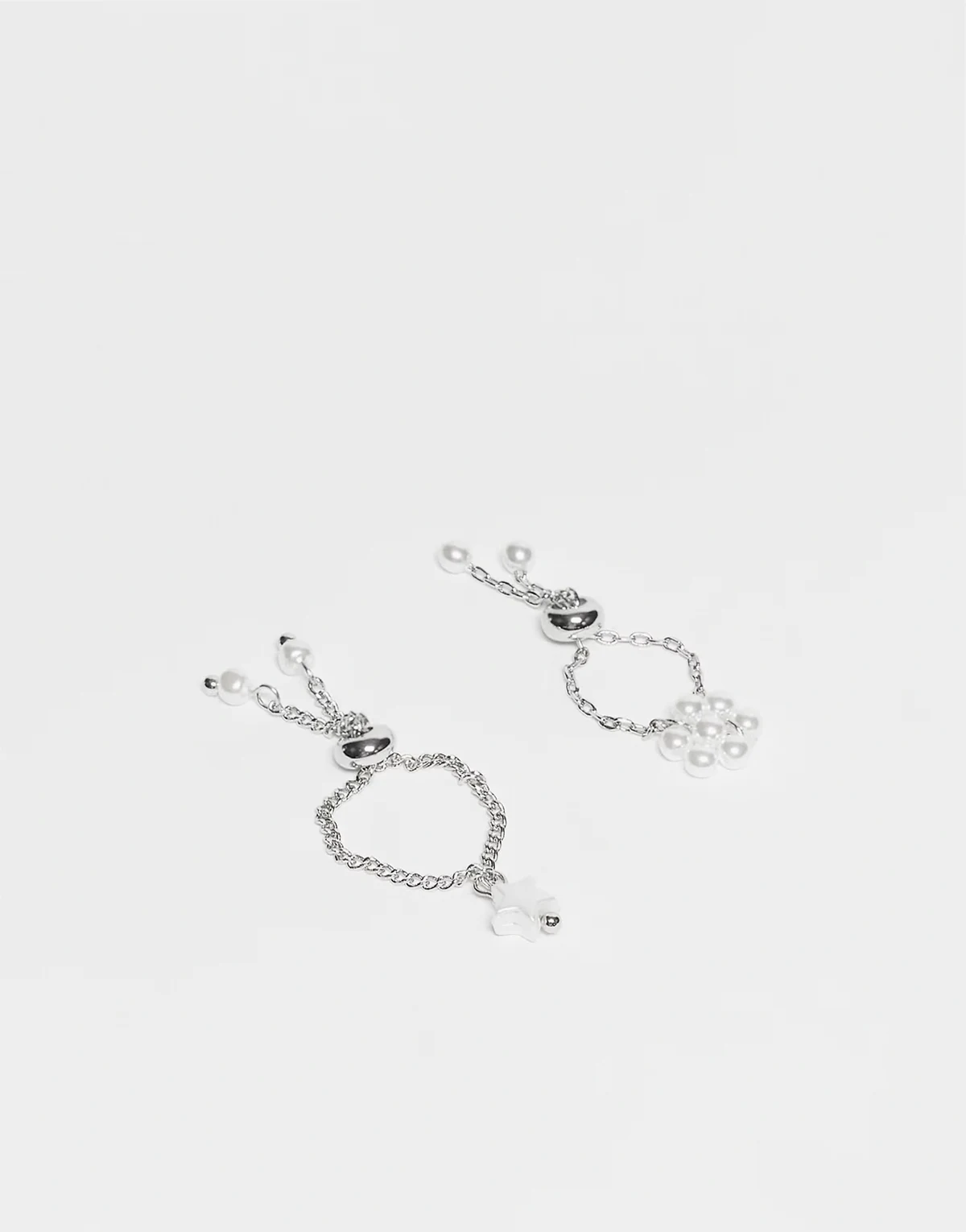 – 2er-Pack silberfarbene Ringe mit Kette und Schieber-Detail