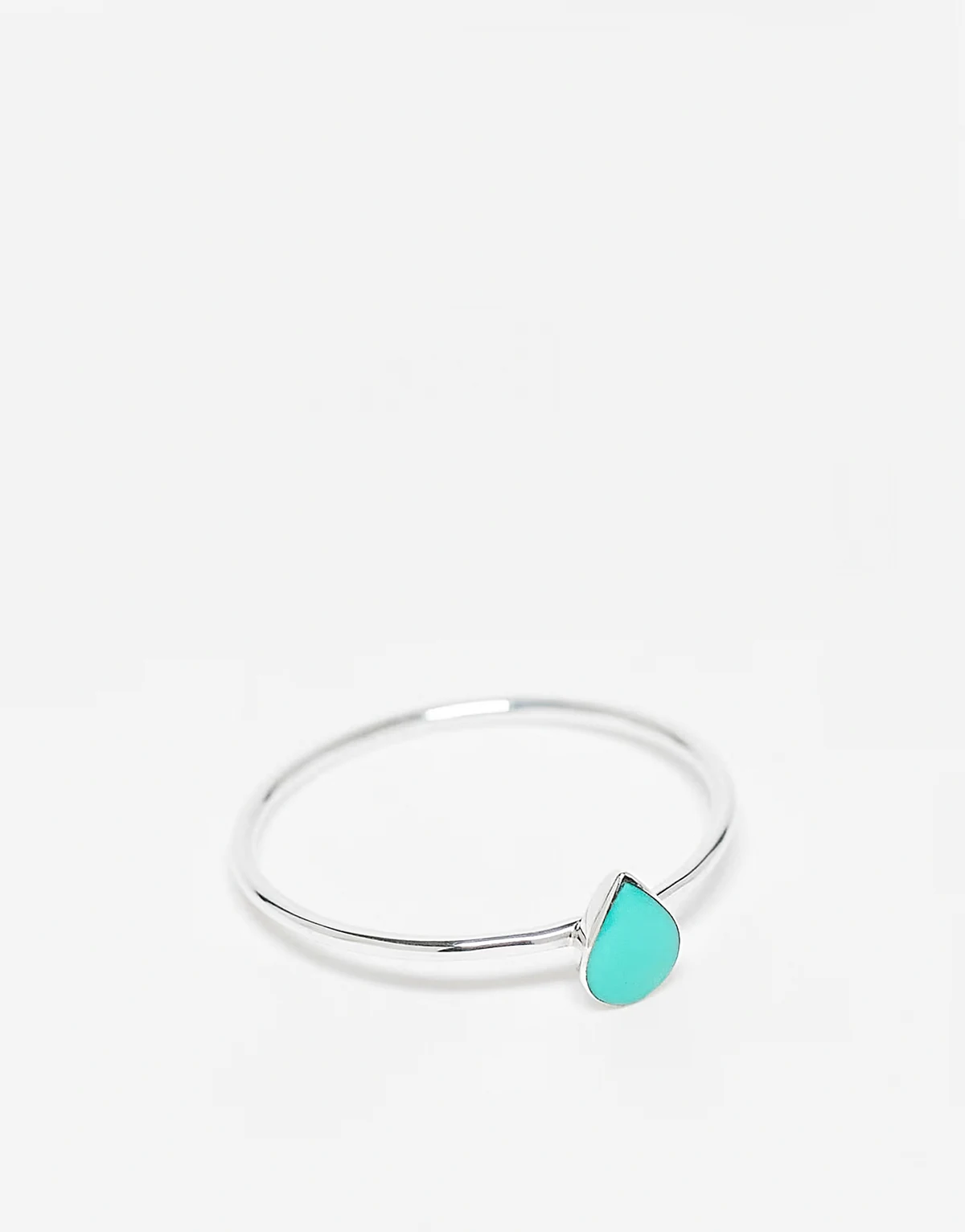 – Pierścionek w kolorze srebra z turkusowym kamieniem