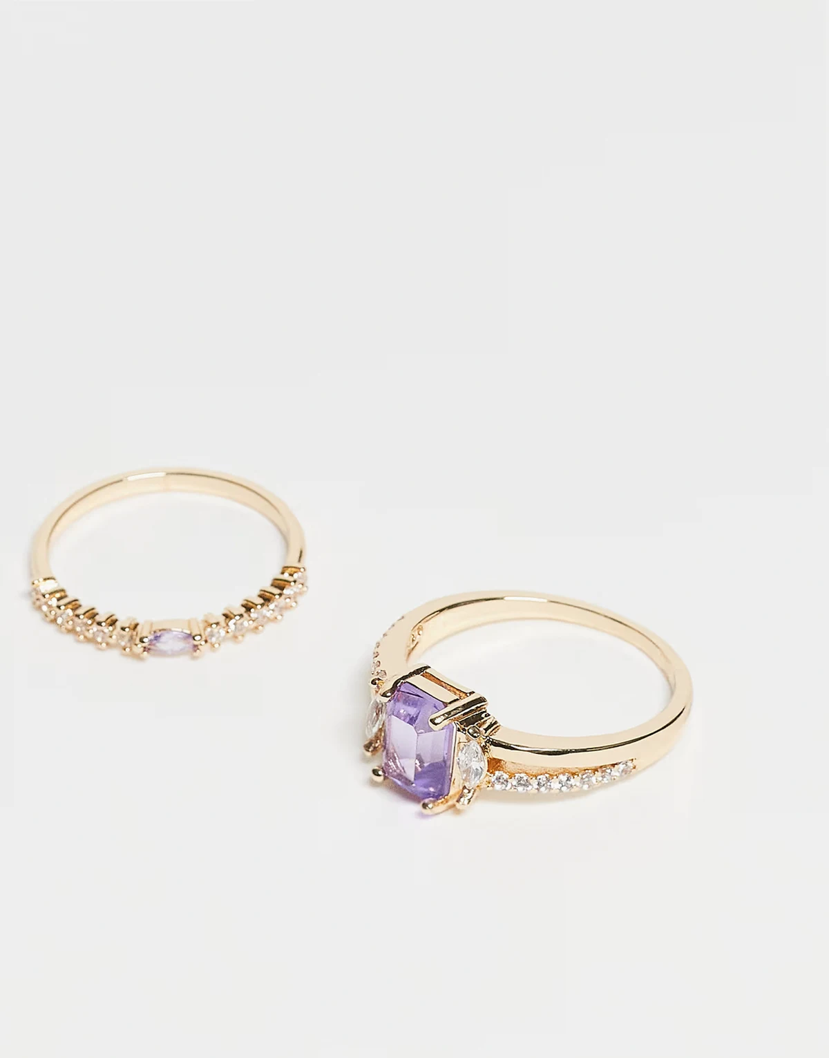 pack of 2 rings with purple faux stone and cubic-zirconia stones in gold tone