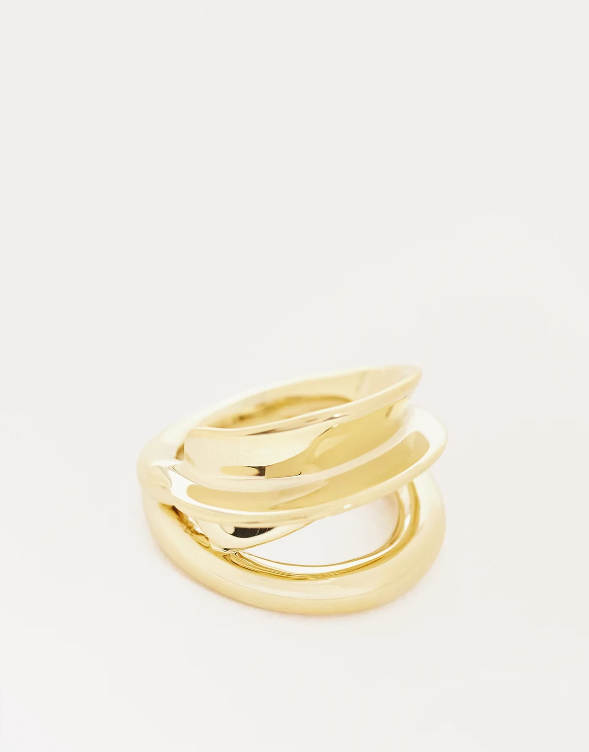 – Ring in Goldoptik mit verdrehtem Design