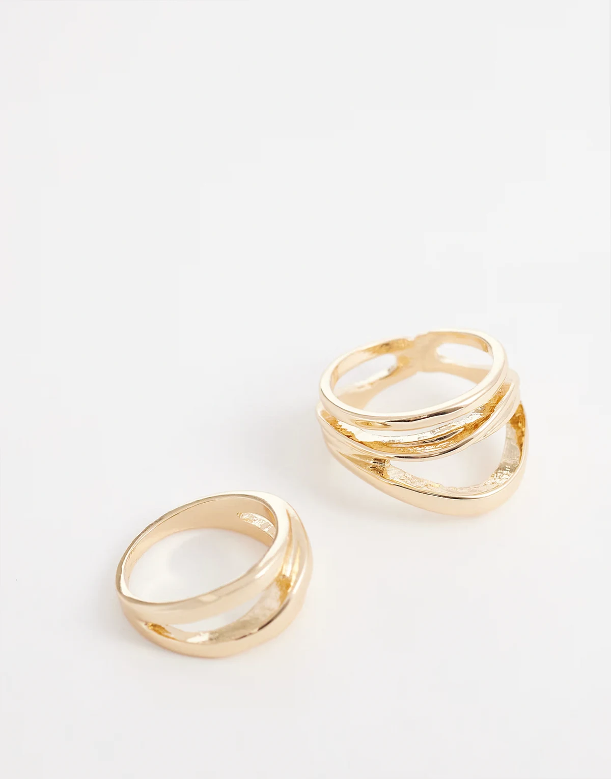 ASOS DESIGN Curve – Multipack abstrakte Ringe in Goldoptik