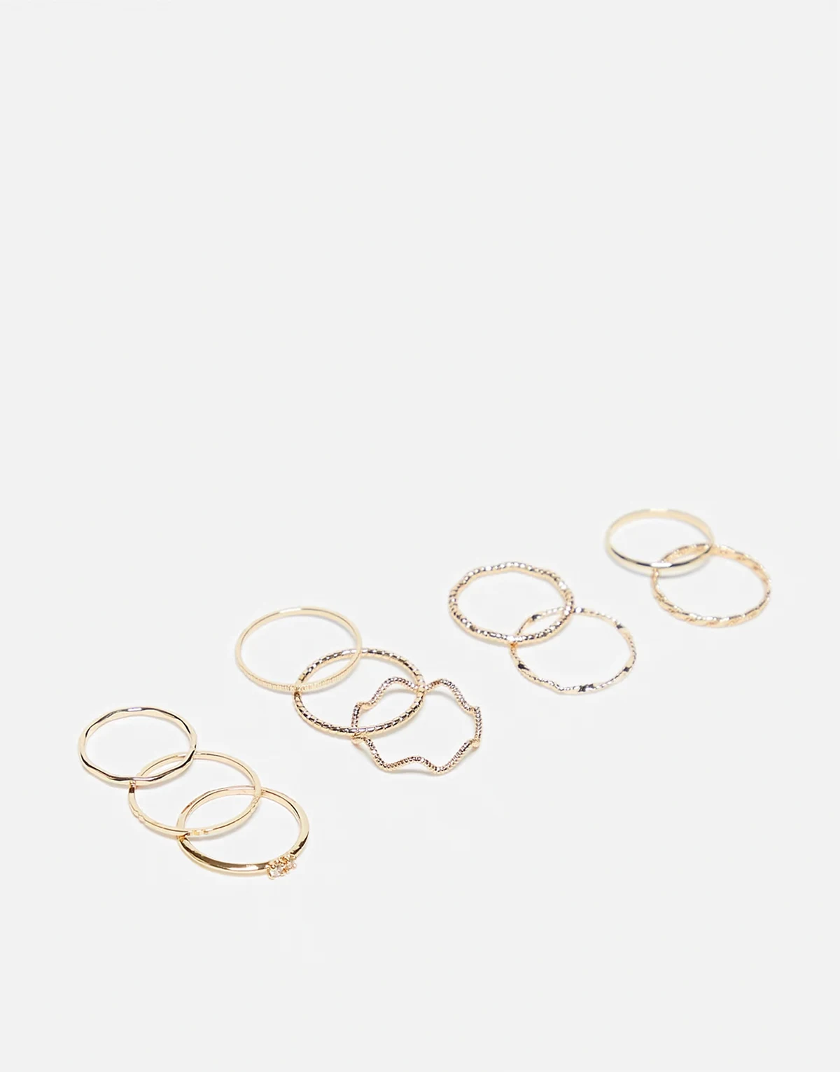 – 12er-Pack goldene Ringe mit verdrehtem und eingraviertem Design