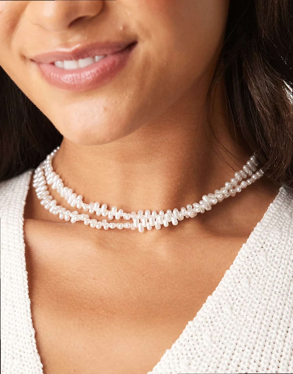 – Wielorzędowy naszyjnik ze sztucznymi perłami