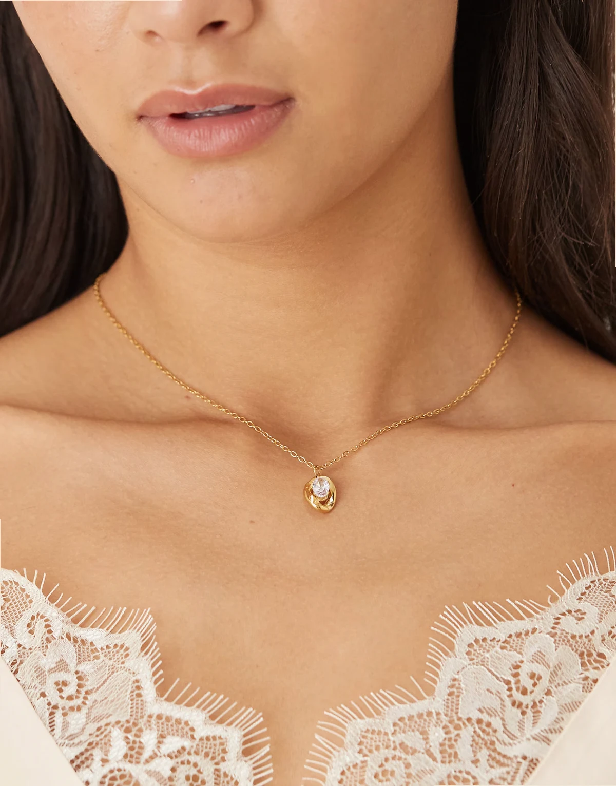 Crystal Link pendant necklace in 18K gold plated