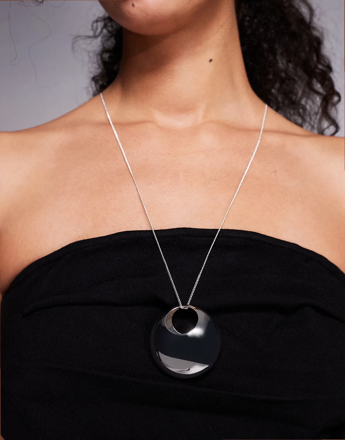 x Kaia Gerber – Naszyjnik z zawieszką w kolorze srebra