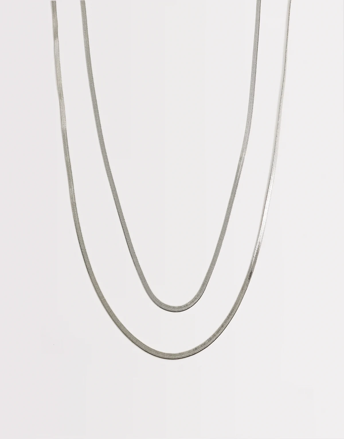 – Zestaw 2 naszyjników wężyków w odcieniu srebra