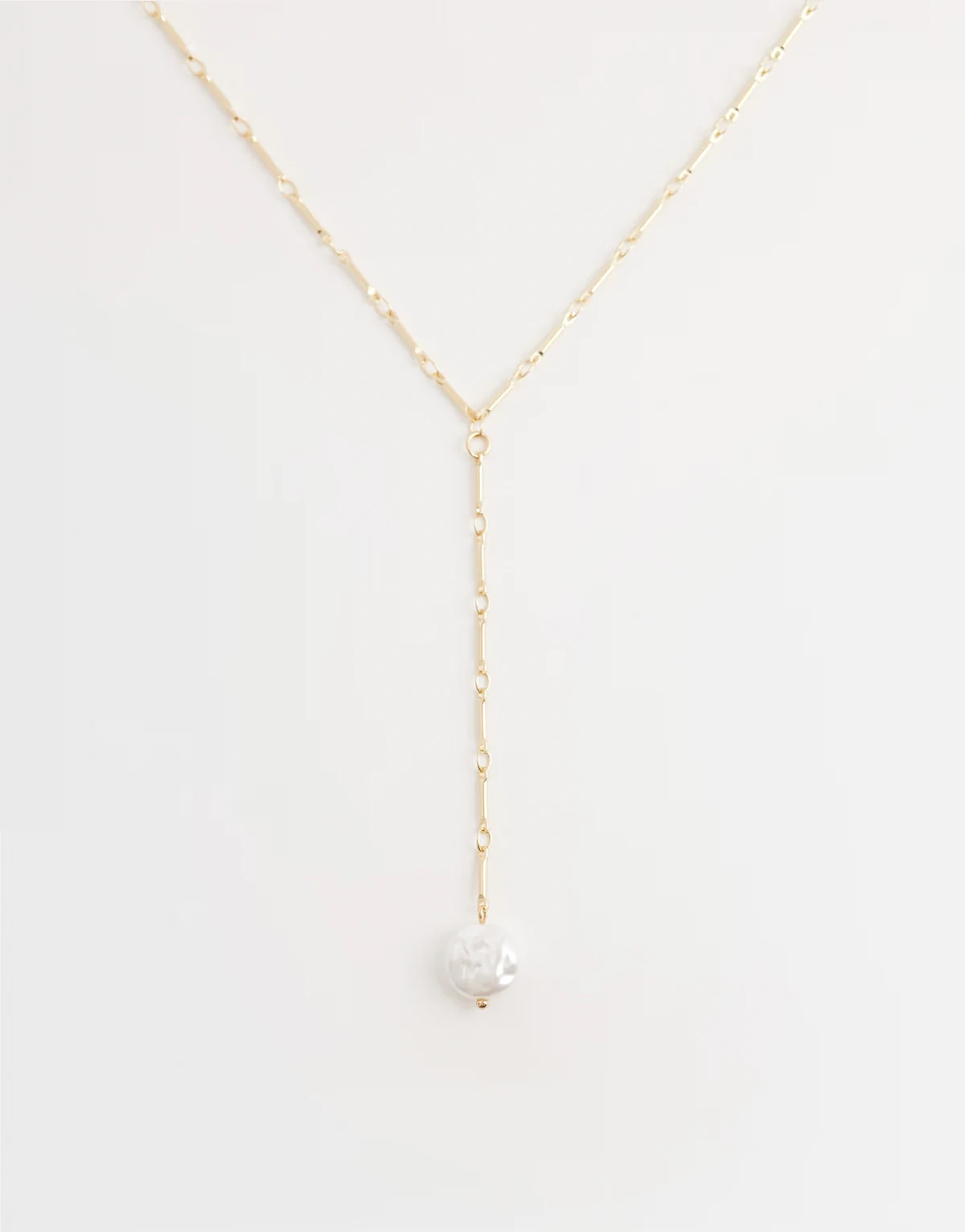 – Halskette in Goldoptik mit Perlen und Lariat-Detail