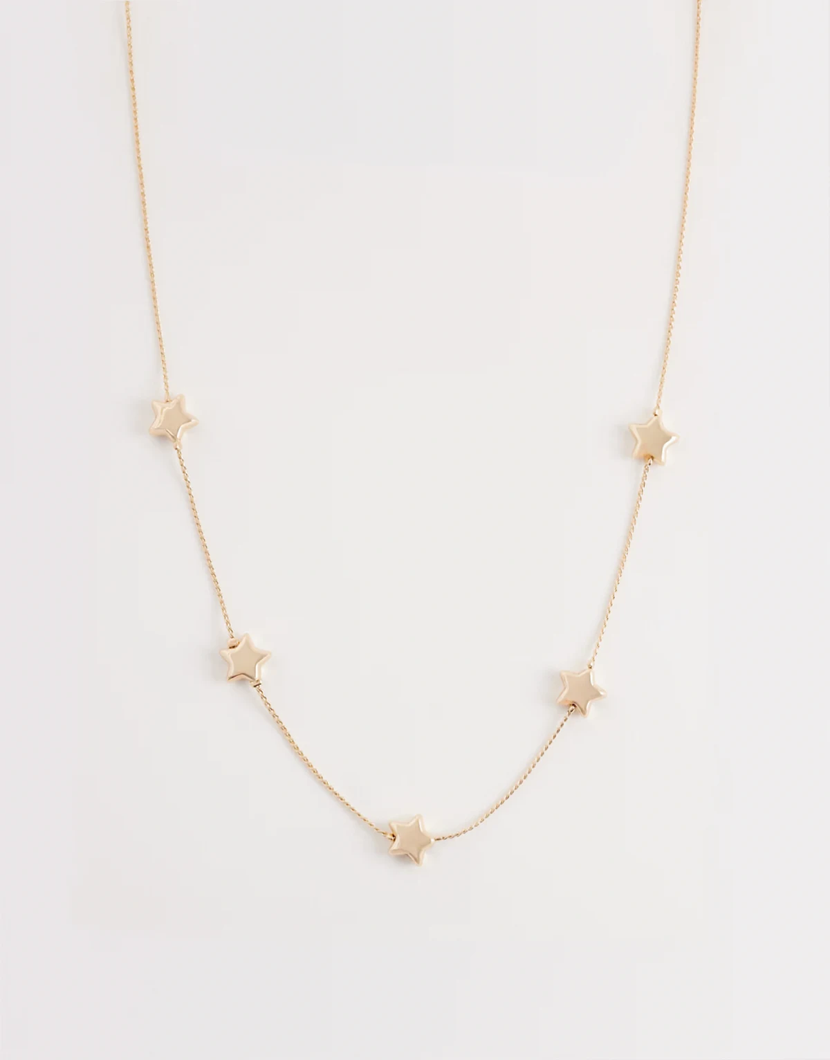 – Krótki naszyjnik w kolorze złota z wypukłymi gwiazdkami