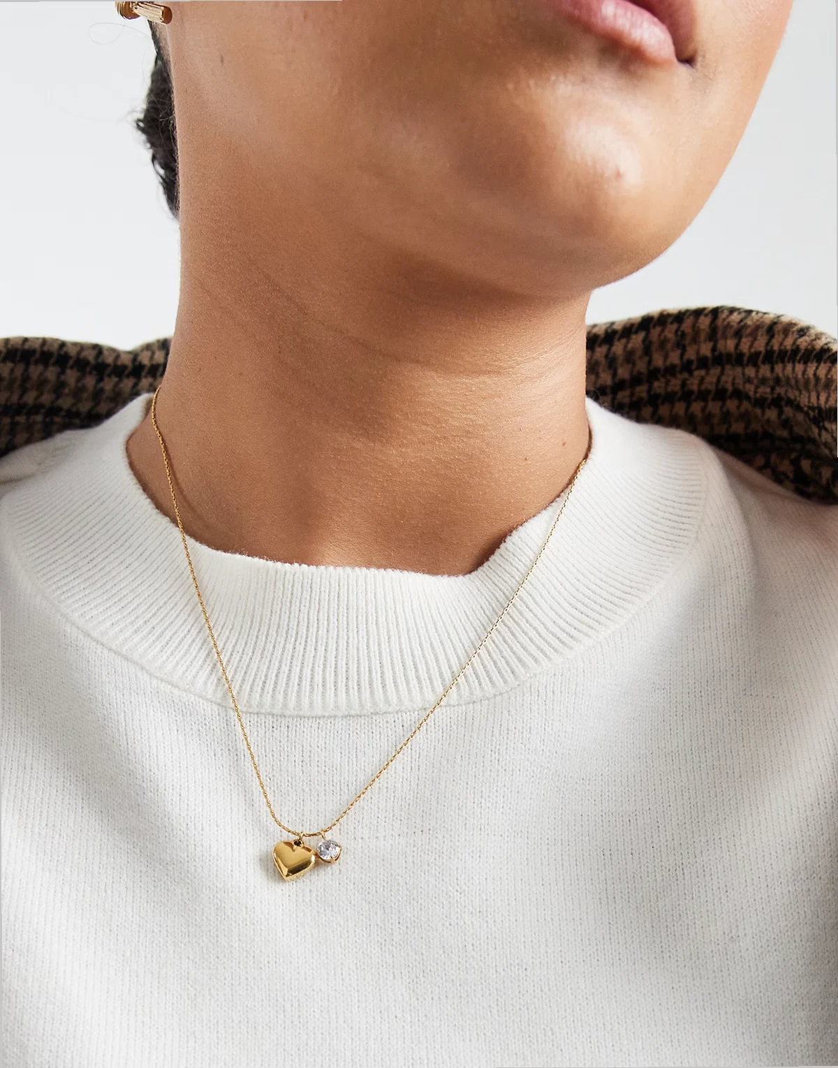 ASOS DESIGN Curve – Naszyjnik ze stali nierdzewnej w odcieniu złota z cyrkonią i zawieszką w kształcie serca