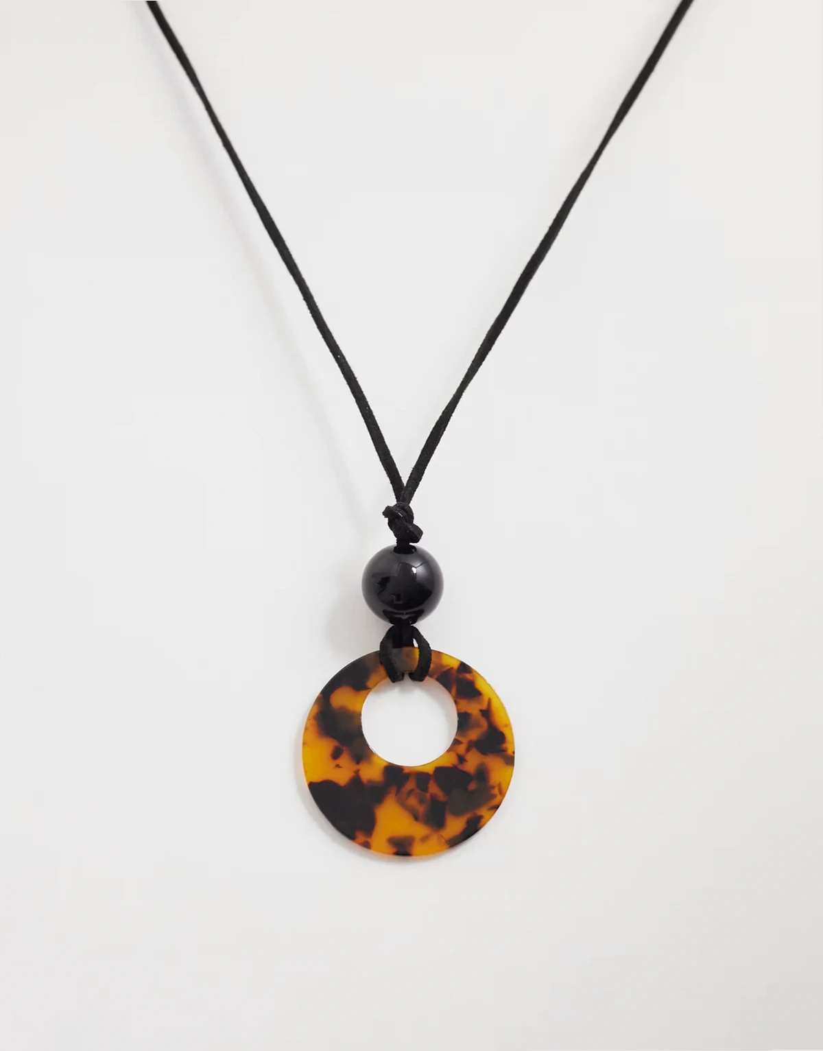 Exclusive – Brązowy skórzany naszyjnik sznurkowy z szylkretową zawieszką