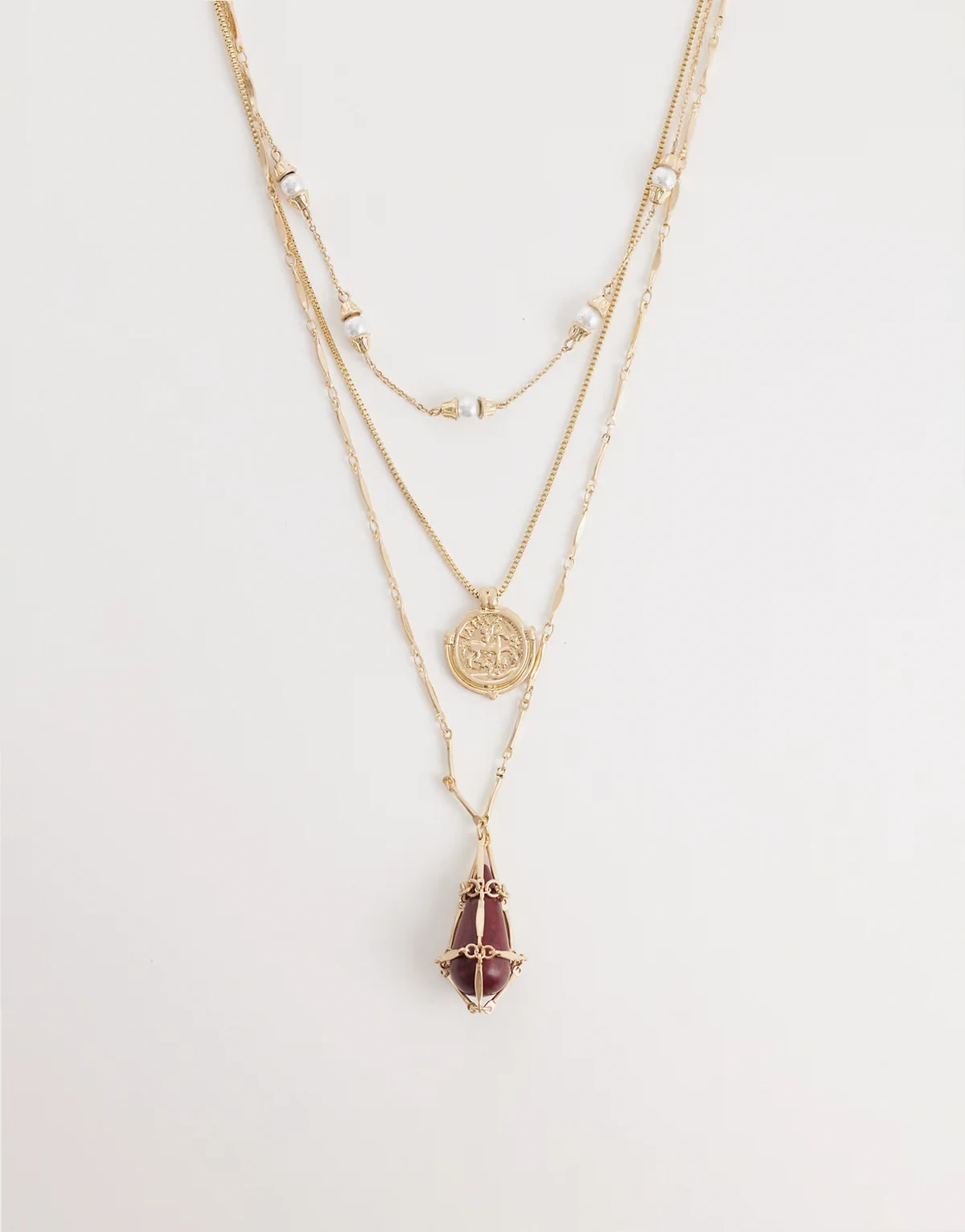 – Mehrlagige, goldfarbene Longline-Halskette mit Anhänger