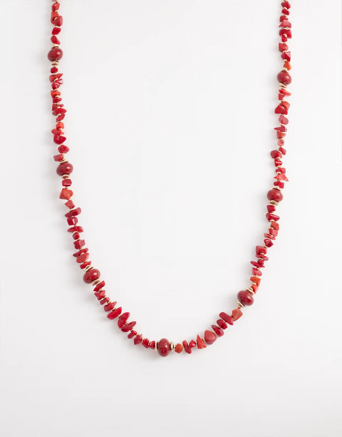 – Czerwony naszyjnik z kamykami