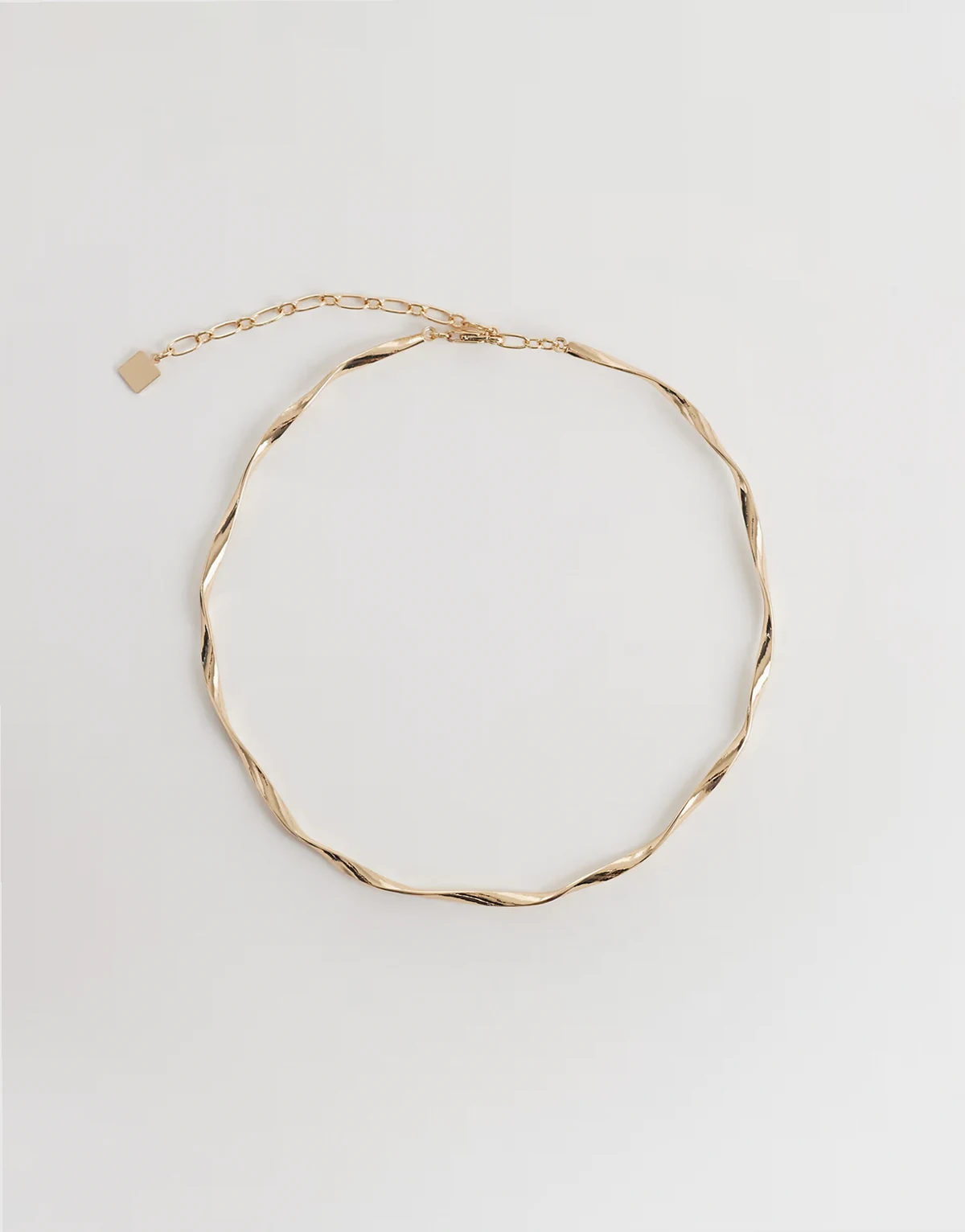 – Sztywny skręcony naszyjnik typu choker w kolorze złota