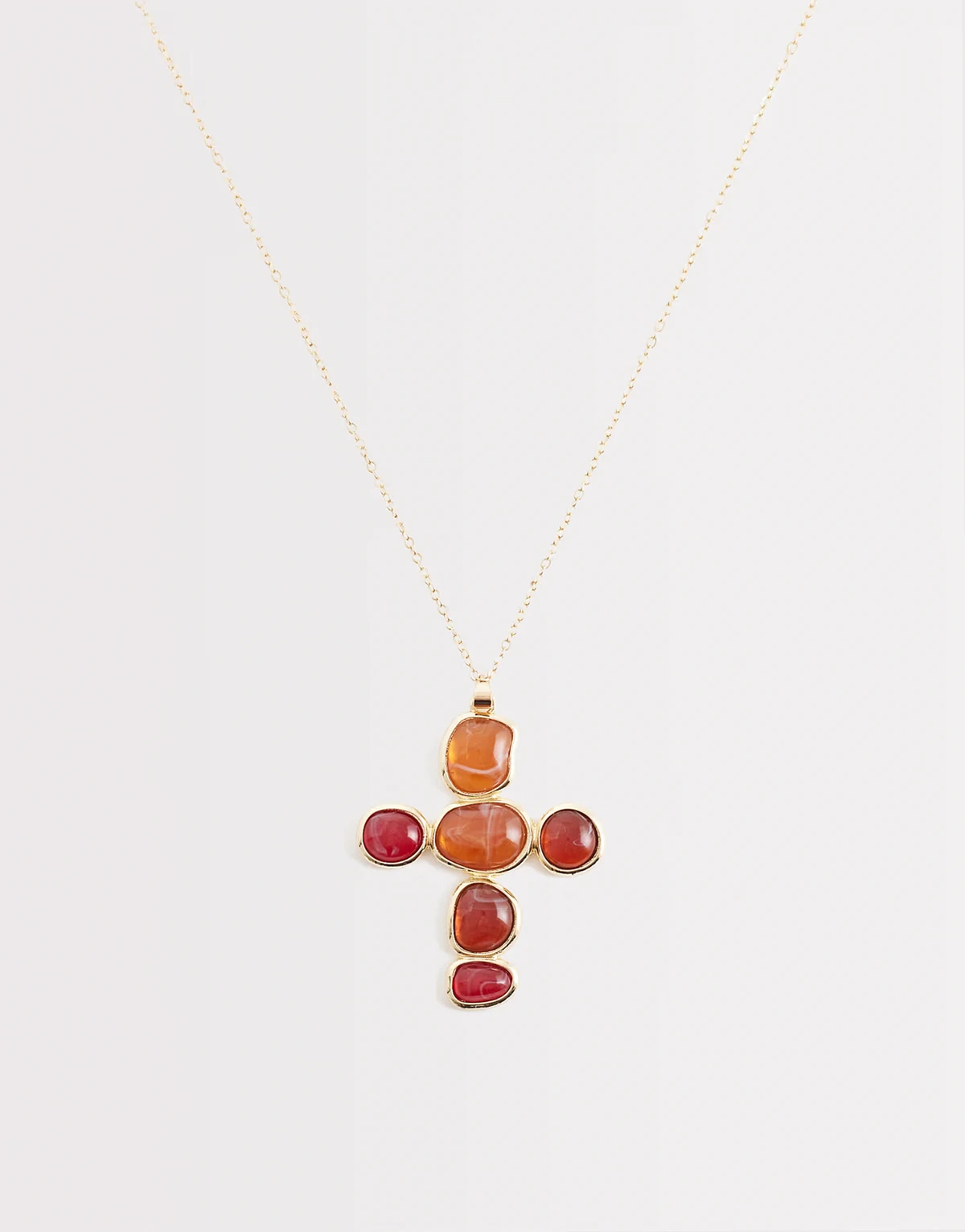 – Warstwowy naszyjnik w odcieniu złota z zawieszką z krzyżykiem