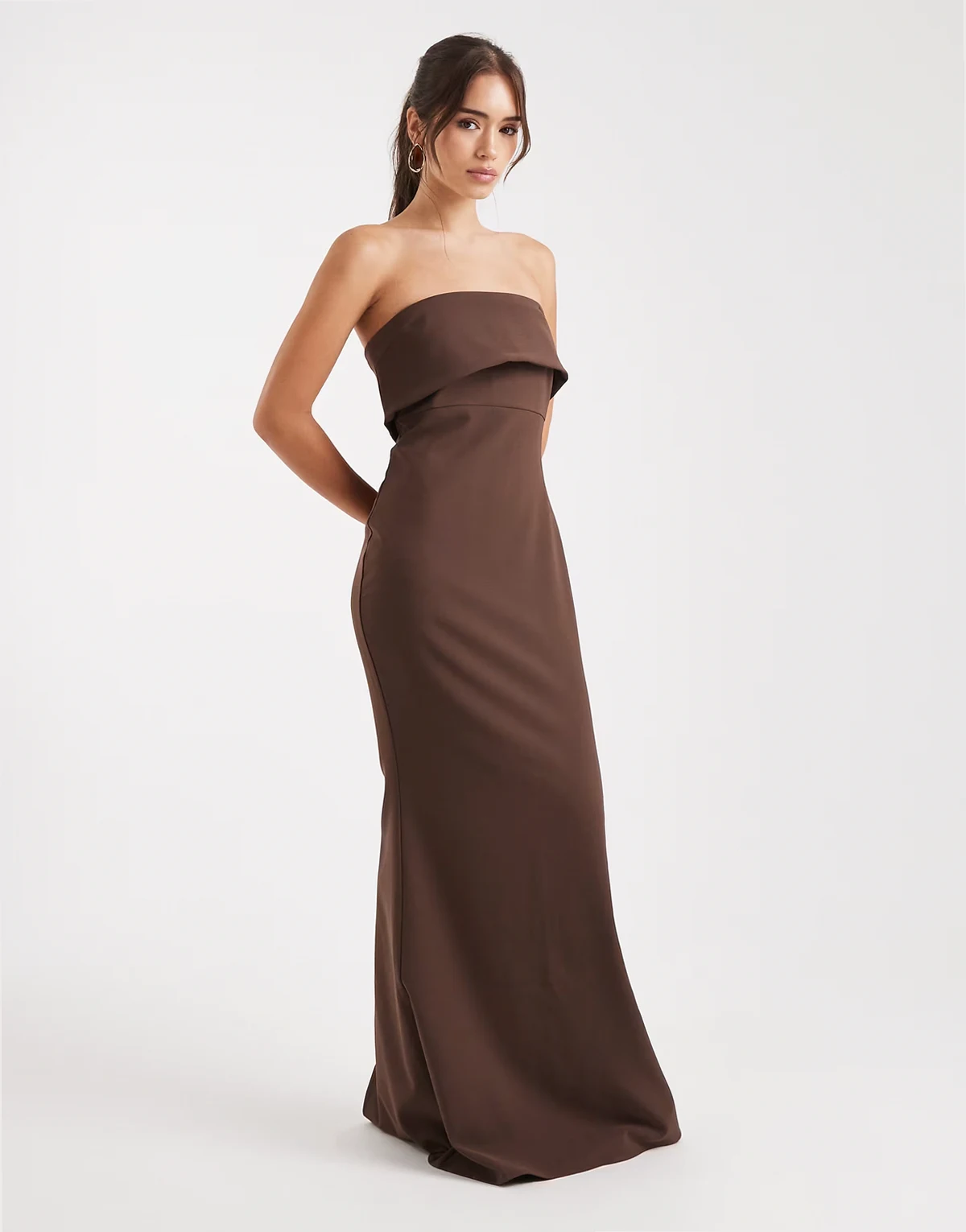 Bridesmaid – Julia – Brązowa sukienka maxi bez ramiączek z wywijaną wstawką