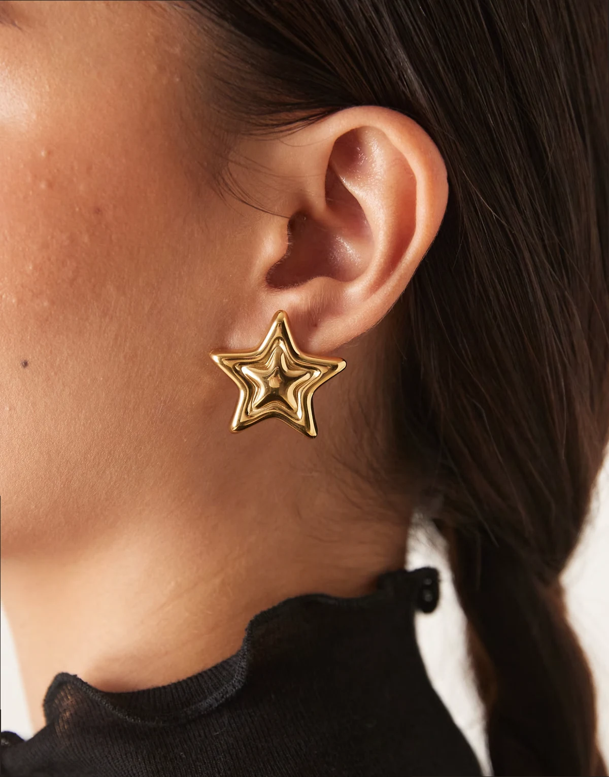– Kolczyki z wodoodpornej stali nierdzewnej w kształcie gwiazdek, w kolorze złotym