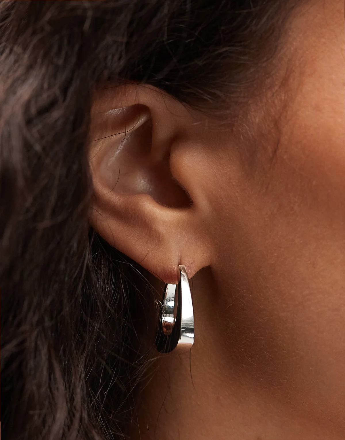 – Holland – Trójkątne kolczyki-koła w kolorze srebra