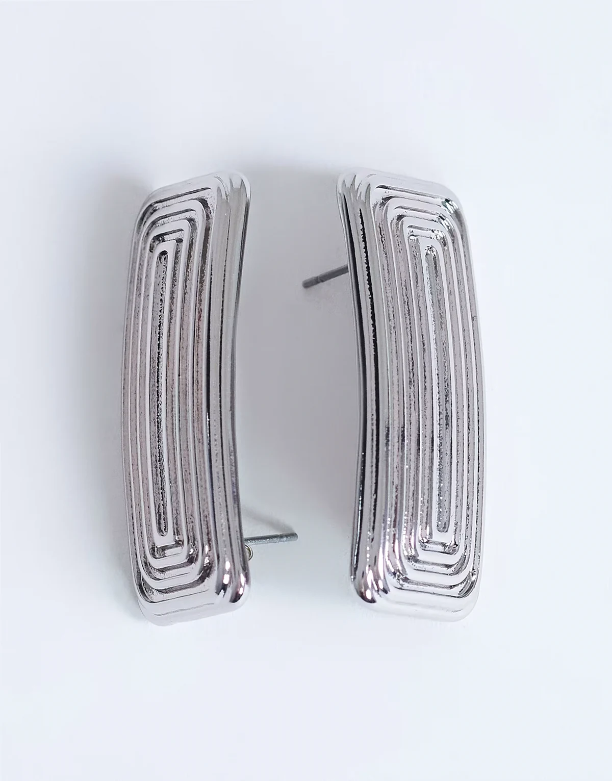 – Carmen – Prostokątne kolczyki wkrętki w odcieniu srebra