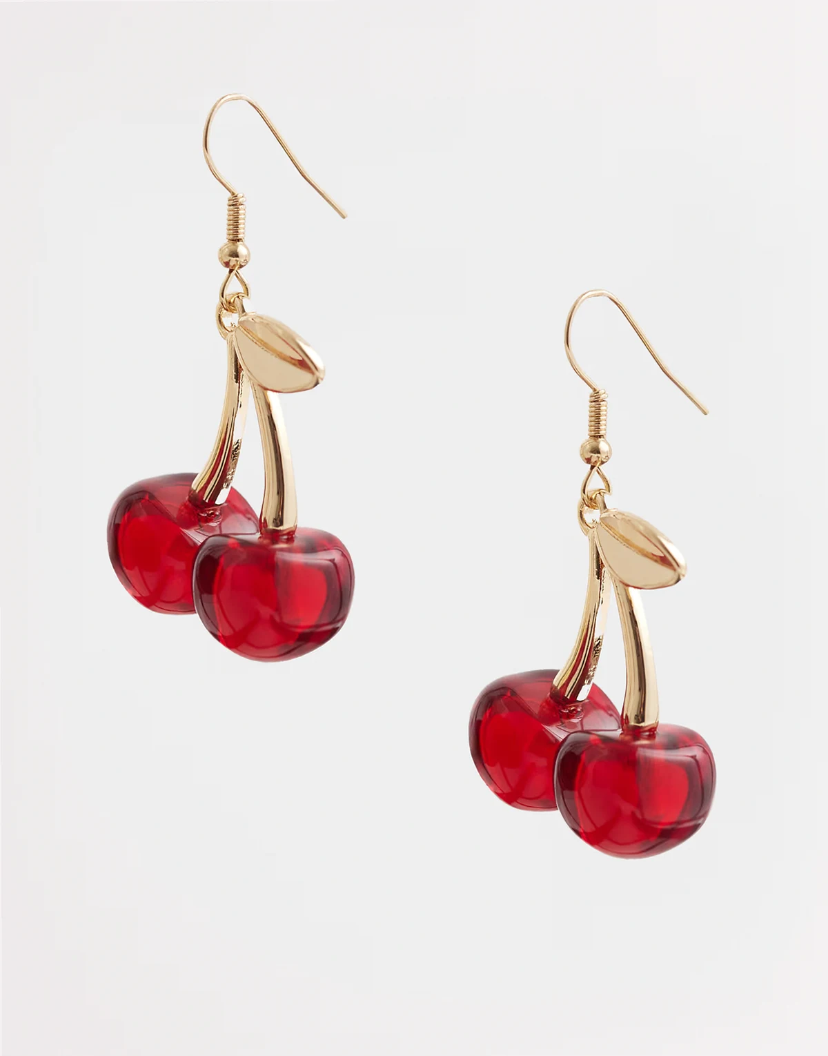– Czerwone długie kolczyki z wisienkami z tworzywa