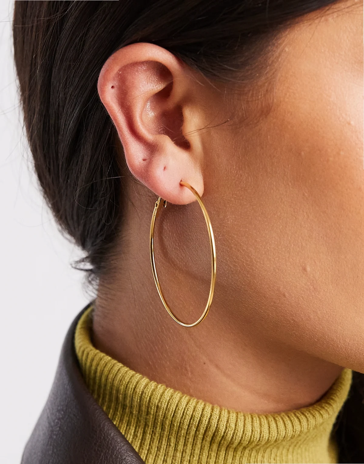 – Minimalistyczne kolczyki-koła z wodoodpornej stali nierdzewnej w złotym kolorze